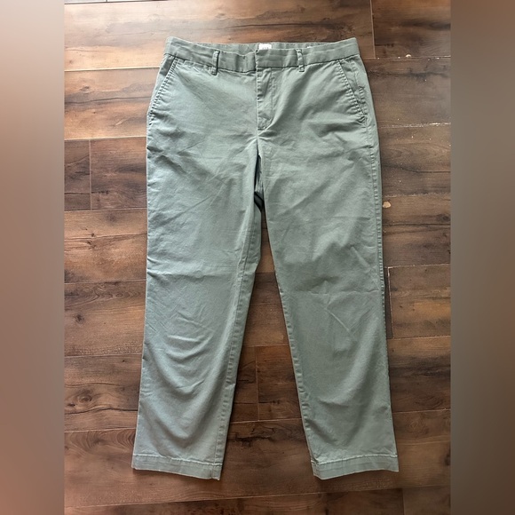 GAP Pants - GAP Slim City Crop Pants Women’s Size 10 | Sage Green Chinos